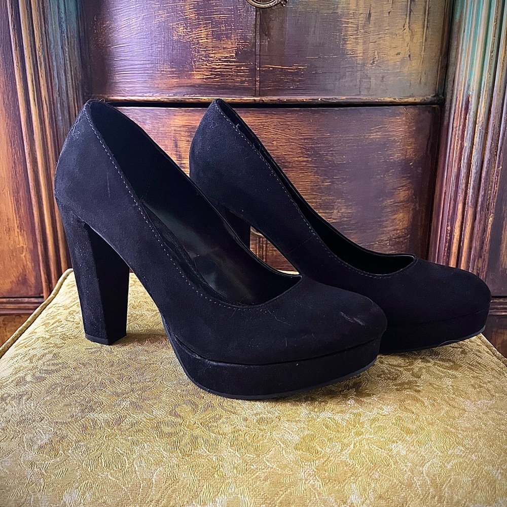 Candie's Classic Black Suede Heels Size 8